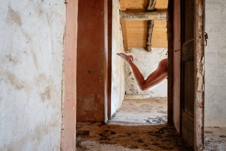 Homme, Maison abandonnée, Nu