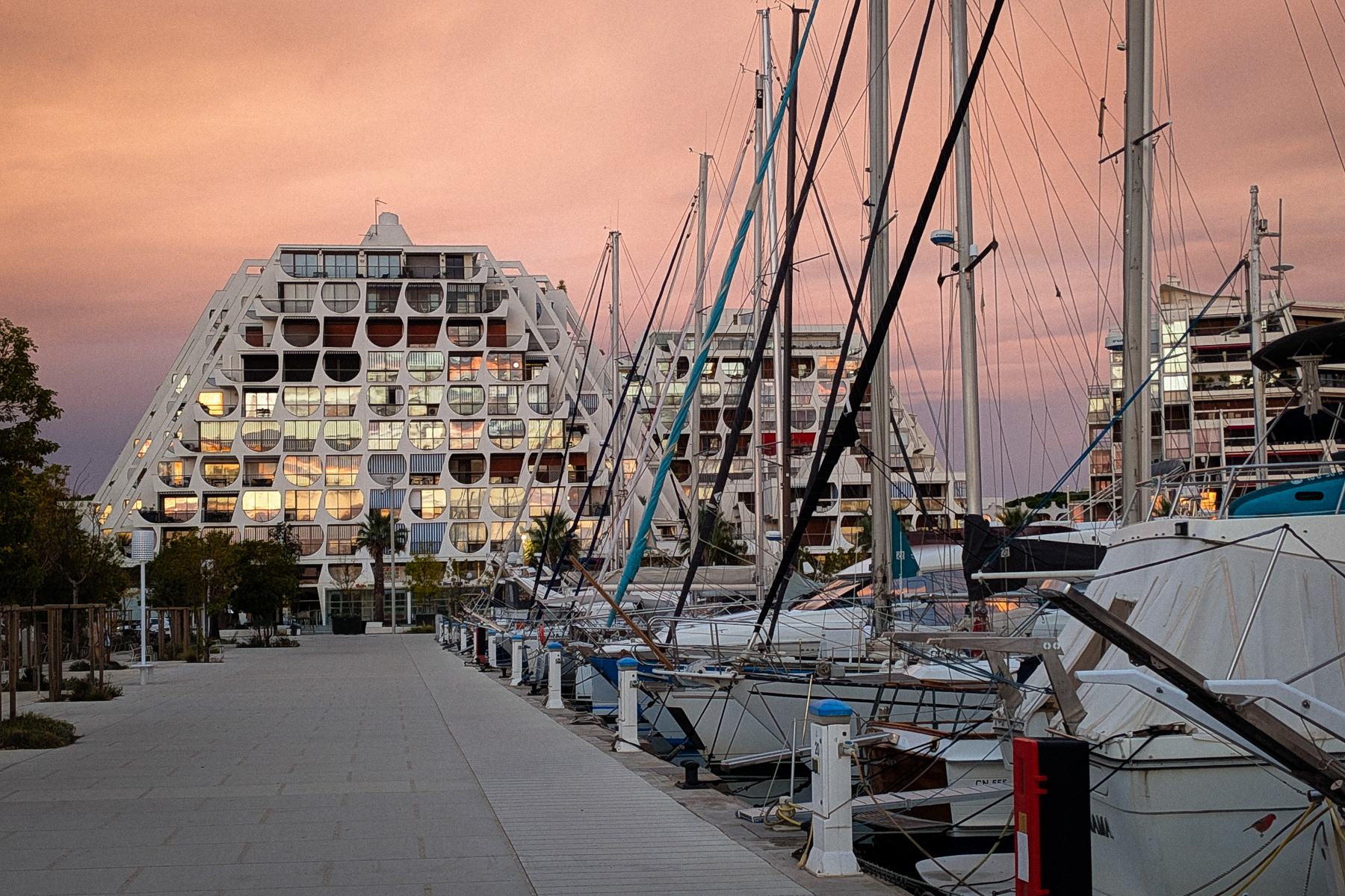 Instant, NEW, Spartacus-Voyage